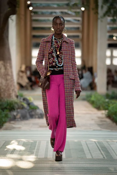 Look 24